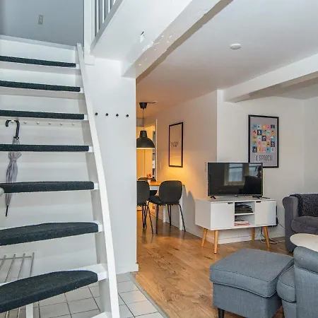 4 Person In Tonder-by Traum *